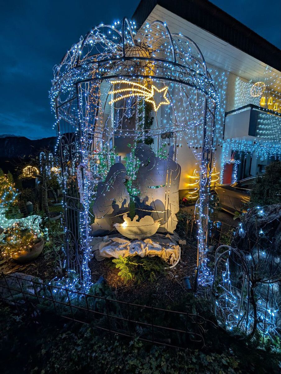 Hell erleuchtete Weihnachtszeit