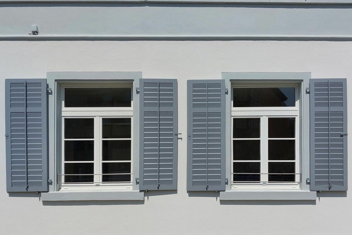 Freundliche und nachhaltige Augen des Gebäudes: In diesem Fall ist es das Gemeindeamt Gaißau. ⇒VM