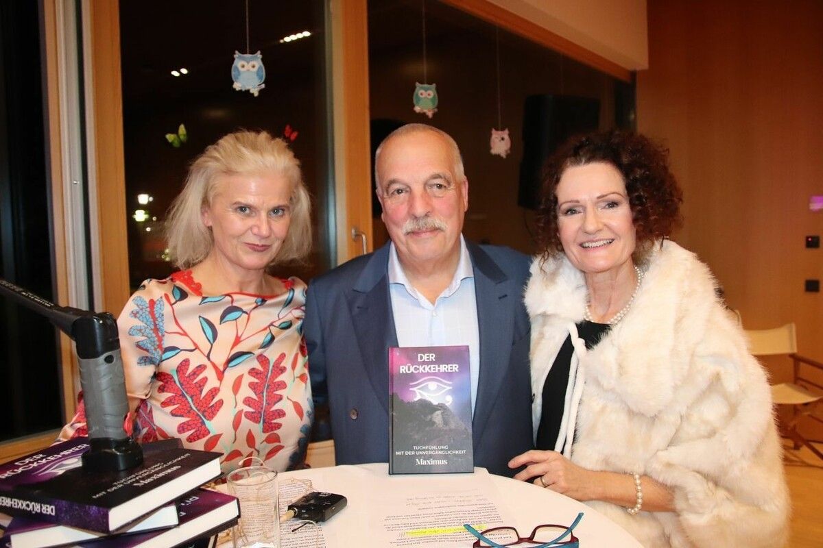 Freuten sich über den gelungenen Abend: Regisseurin Renate Bauer, Buchautor Gerhard Moosbrugger mit seiner Gattin Gisela Schupp.⇒nam