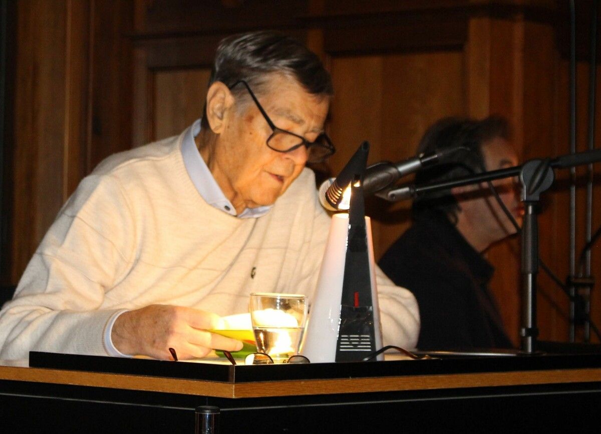 Gelernt ist gelernt – Walter Hächl überzeugte auch als Sänger. ⇒stp (3)