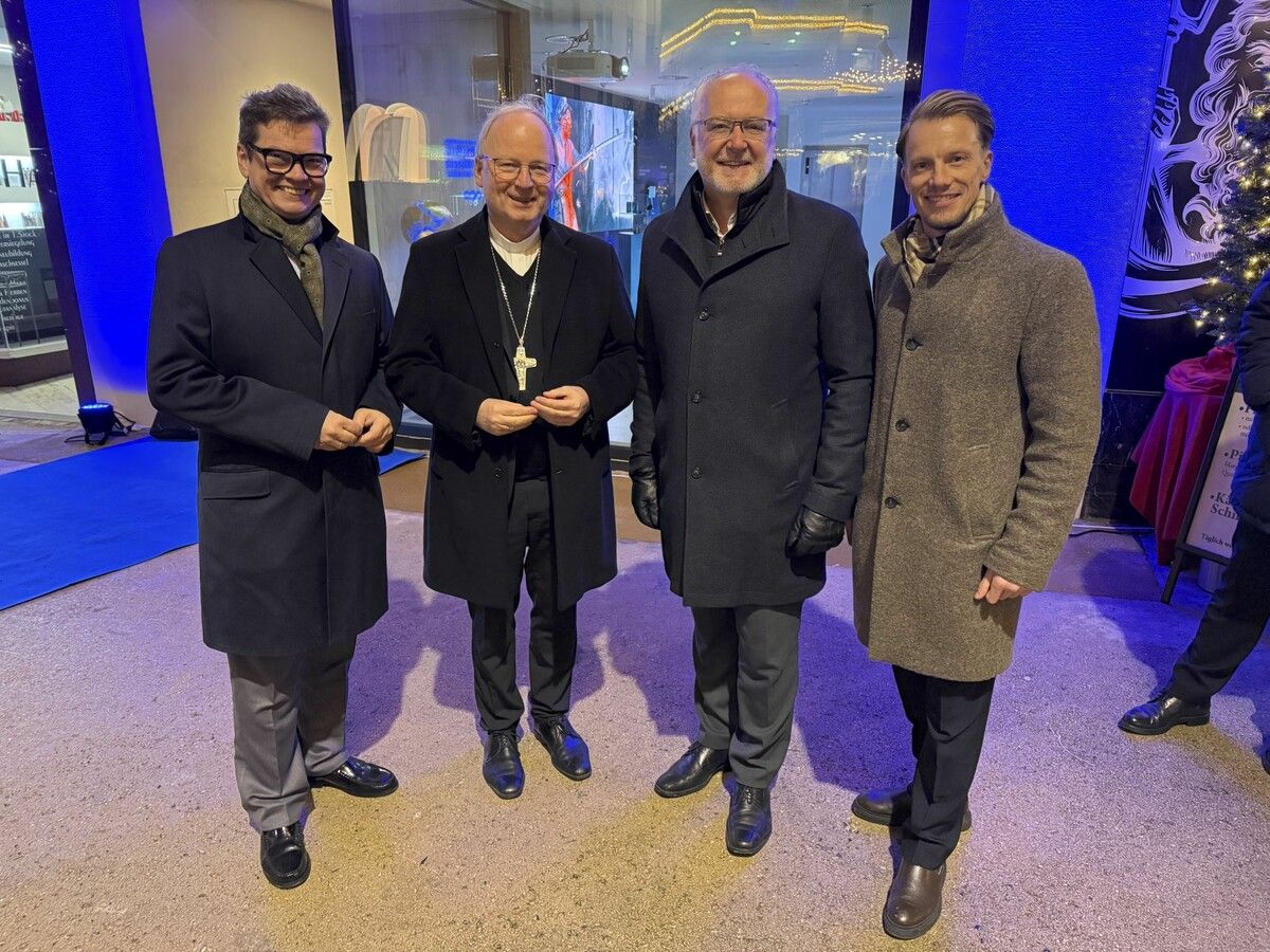 Generalsekretär Christoph Neumayer, Bischof Benno Elbs, Präsident Elmar Hartmann und GF Simon Kampl bei der Eröffnung.⇒Franc