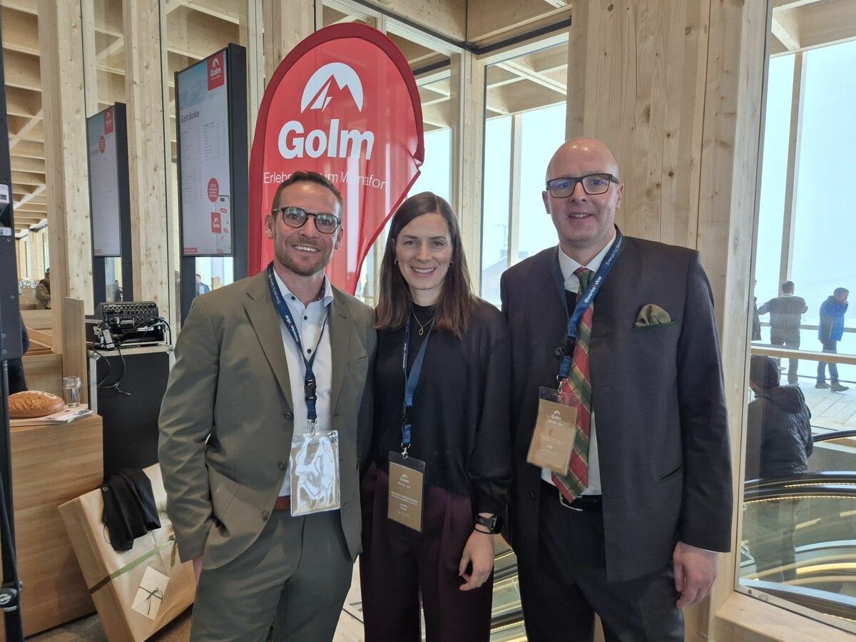 Geschäftsführer der GSL-Tourismus GmbH Martin Zugg und Judith Grass zusammen mit dem Vorstandsmitglied der illwerke vkw Gerd Wegeler. ⇒VN/JUN