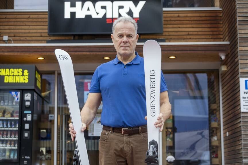 „Grenzwertig“ steht nicht für Massenproduktion, sondern für eine eigenständige Marke – erhältlich exklusiv bei Sport Harry in St. Gallenkirch. ⇒VN/Paulitsch