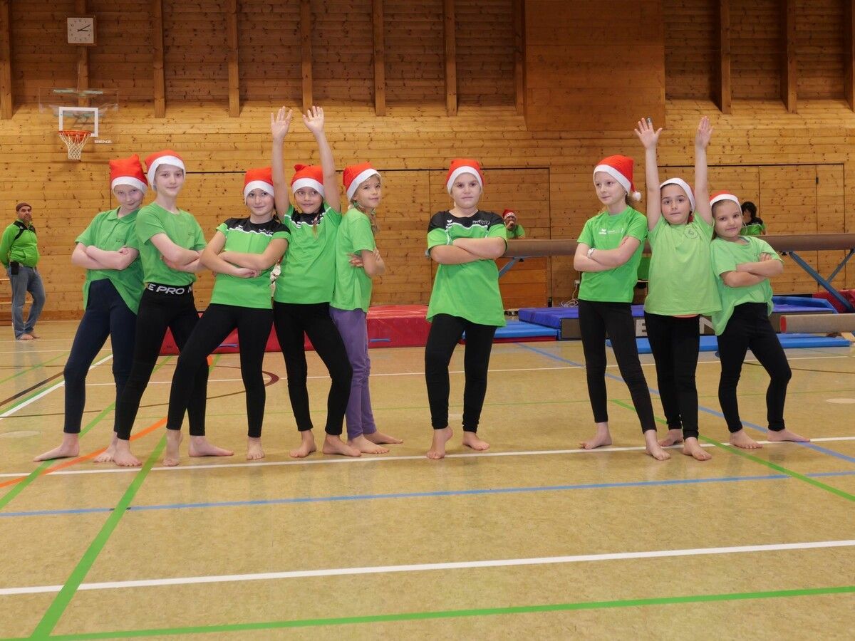 Großen Applaus waren sich die fleißigen Turnerinnen und Turner sicher.⇒he (2)