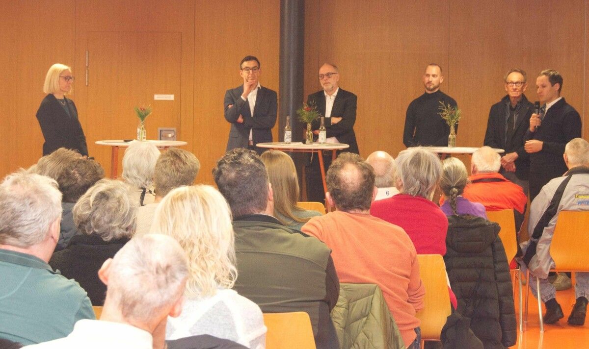 Heidi Winsauer (Moderation), Experten und BM Klaus Sohm (rechts).⇒ MSO