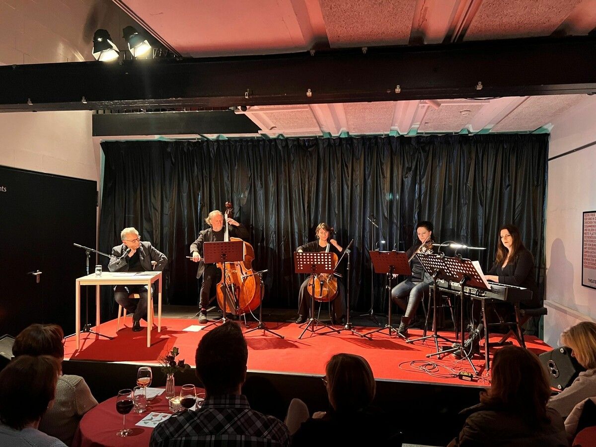 Hubert Dragaschnig gestaltete gemeinsam mit Herwig Hammerl, Bianca Riesner, Monica Tarcsay und Isabella Pincsek einen Rilke-Abend. ⇒Andreas Marte