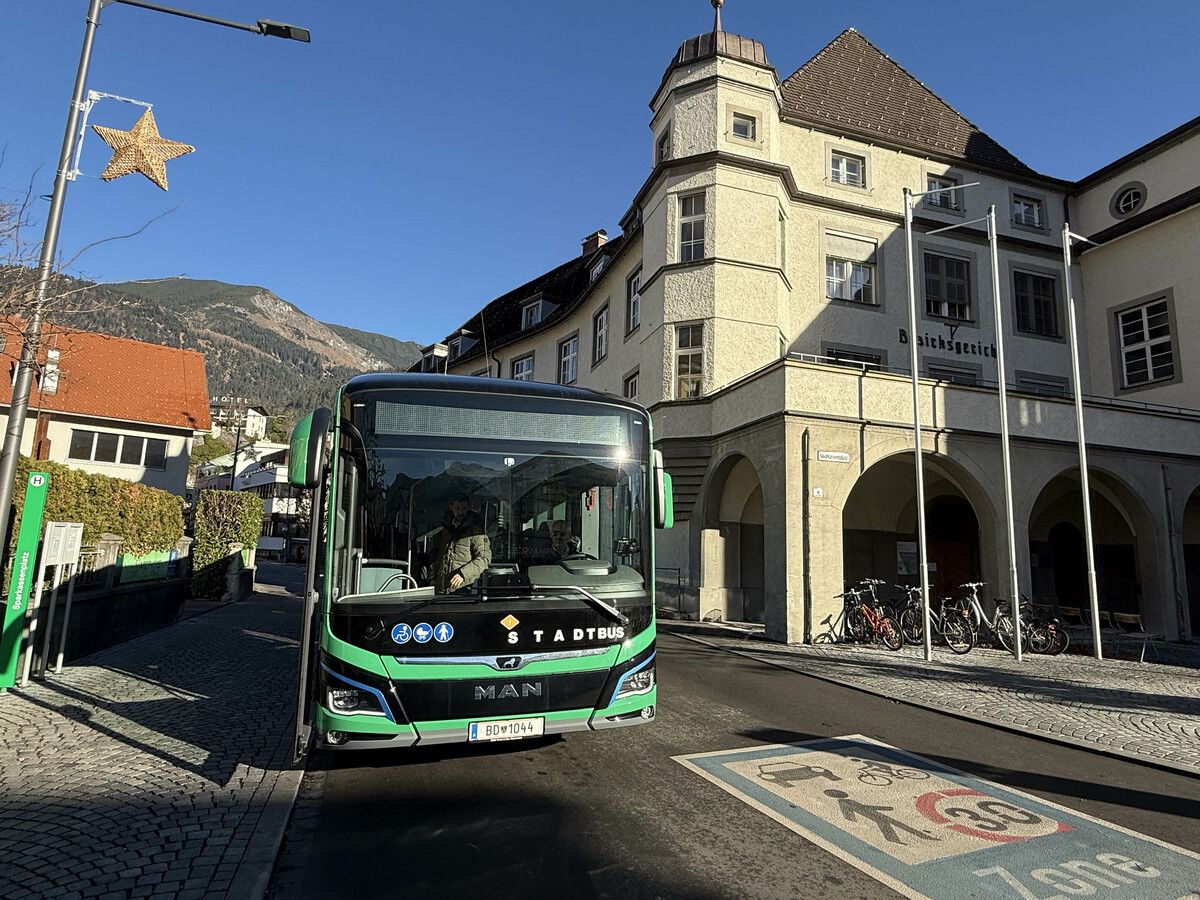 In der Alpenstadt Bludenz werden zwei neue Elektrobusse im öffentlichen Verkehr auf den Stadtlinien eingesetzt. ⇒Stadt Bludenz