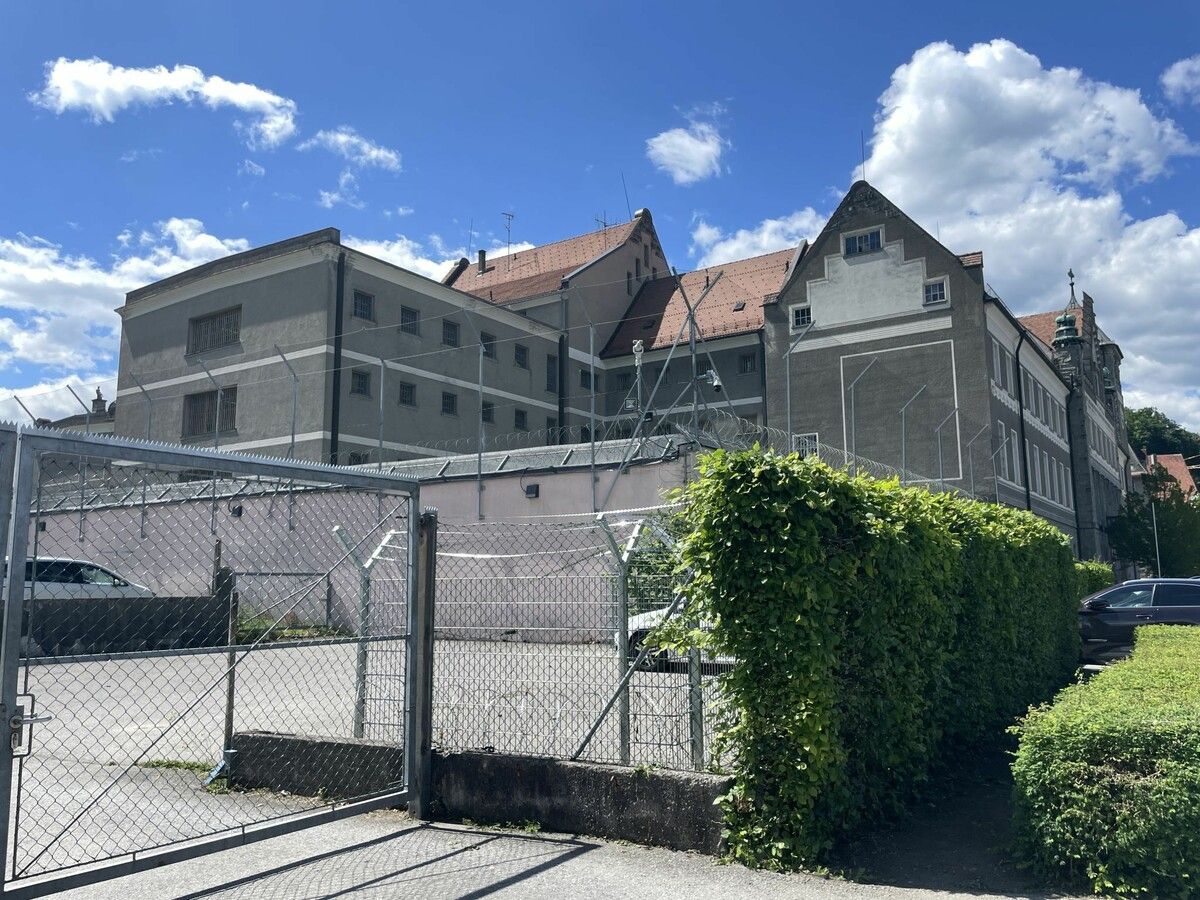In Feldkirch befindet sich die einzige Strafvollzugseinrichtung Vorarlbergs. Sie platzt aus allen Nähten.⇒VN, APA/Hochmuth