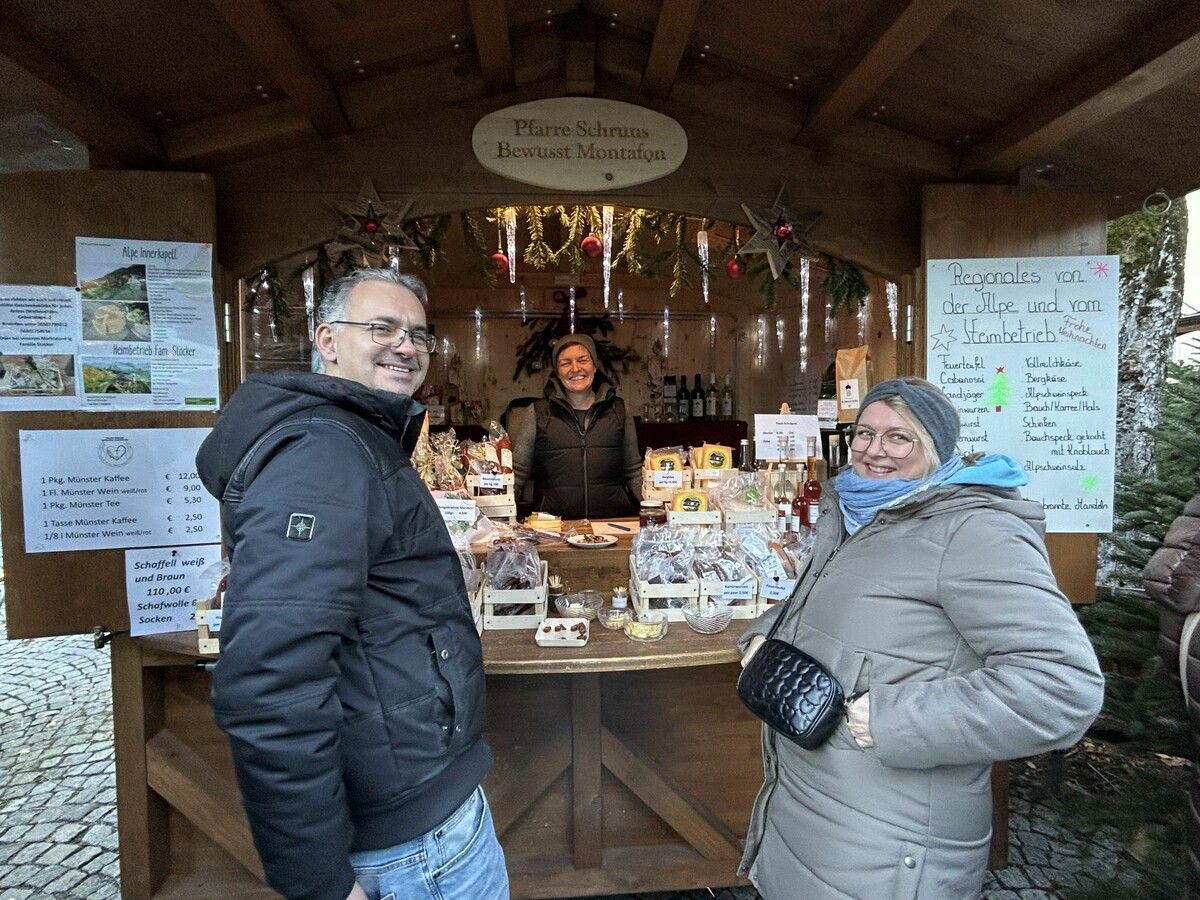 In schmucken Holzhäuschen wurden allerlei Delikatessen verkauft.⇒stl (2)