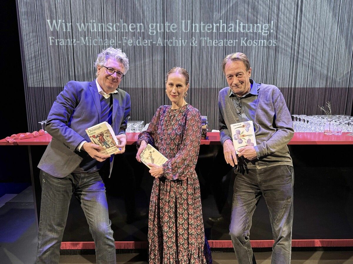 Jürgen Thaler (Franz-Michael-Felder-Archiv), Schriftstellerin Verena Roßbacher und Komponist Gerald Futscher beim Büchertalk.⇒Sie