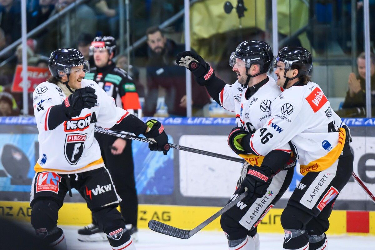 Kapitän Kevin Macierzynski legte mit einem Doppelpack den Grundstein für den Sieg der Pioneers bei den Black Wings.⇒gepa