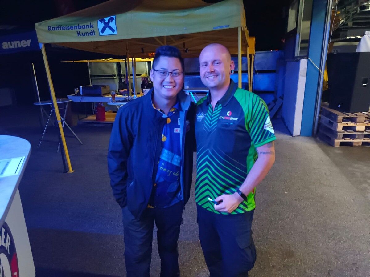 Kevin Biegger (r.) mit dem zweimaligen WM-Teilnehmer Rusty-Jake Rodriguez.⇒Privat