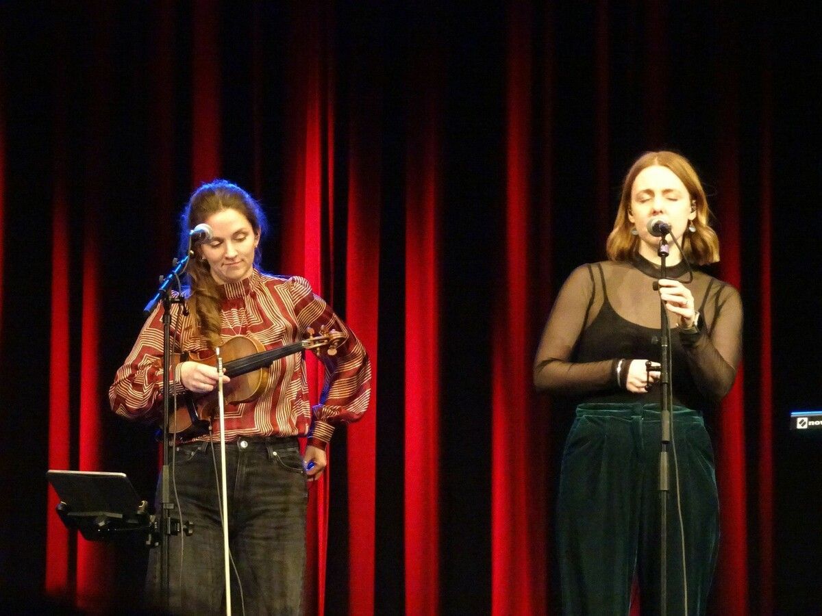 Kim Carnie und ihre Band verzauberten das Publikum im Hohenemser Löwensaal.⇒Carmen Thurnher