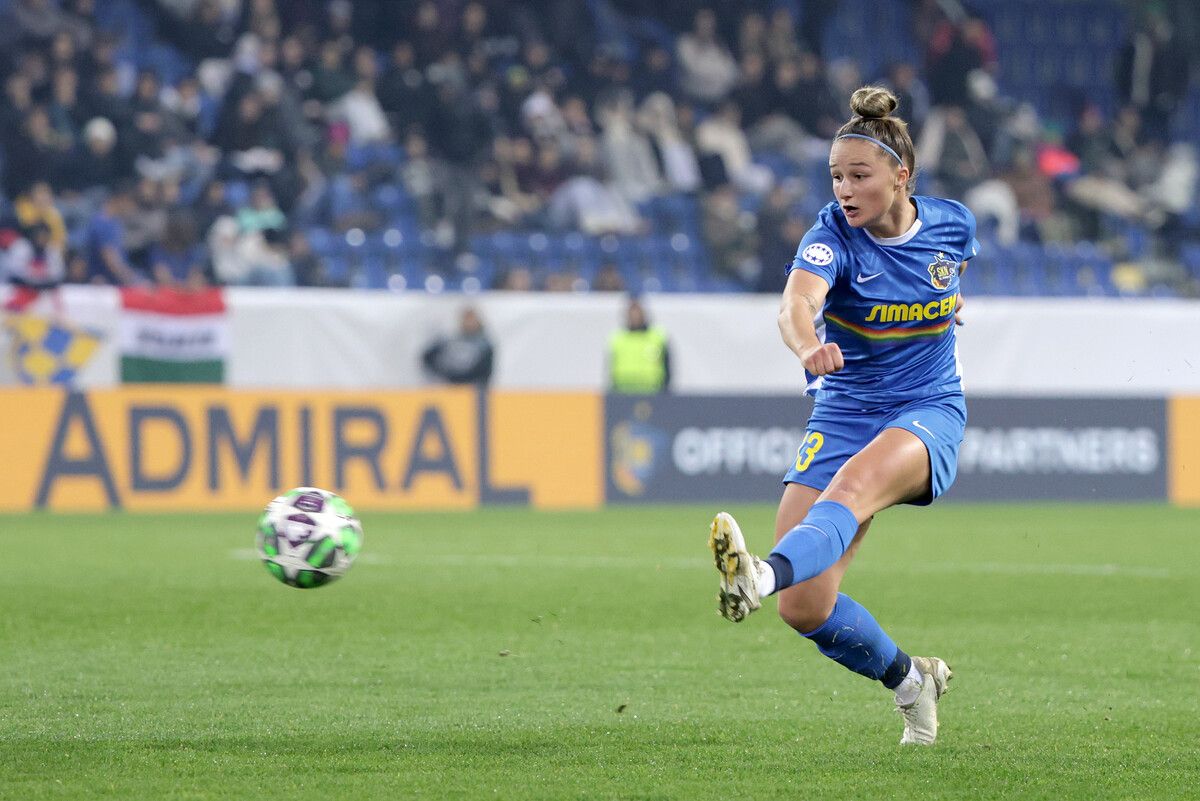 Kraftvoller Abschluss von St.-Pölten-Stürmerin Carina Brunold im Champions-League-Spiel gegen Chelsea FC.⇒gepa