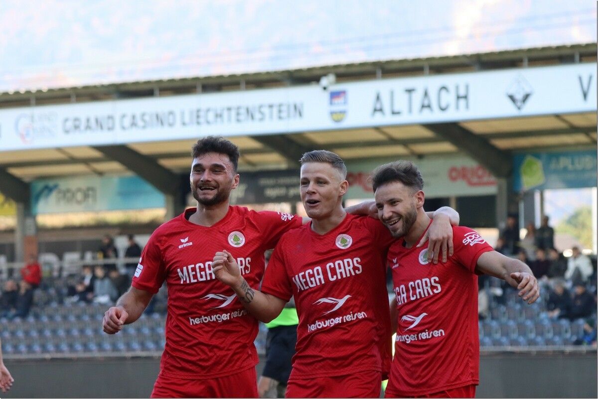 Kristijan Makovec, Tamas Herbaly und Slobodan Mihajlovic spielen auch im Frühjahr für Dornbirn.⇒thomas Knobel