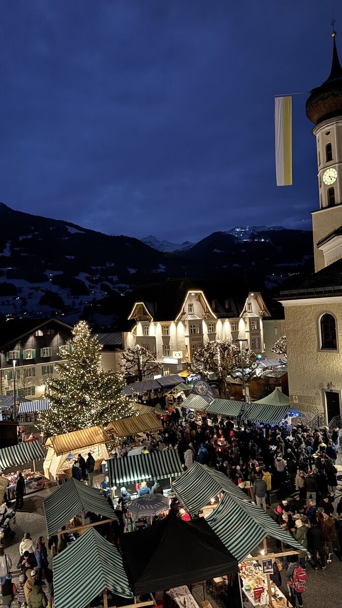 Kurz vor Heiligabend erreicht die weihnachtliche Stimmung in Schruns ihren Höhepunkt. ⇒WIMO