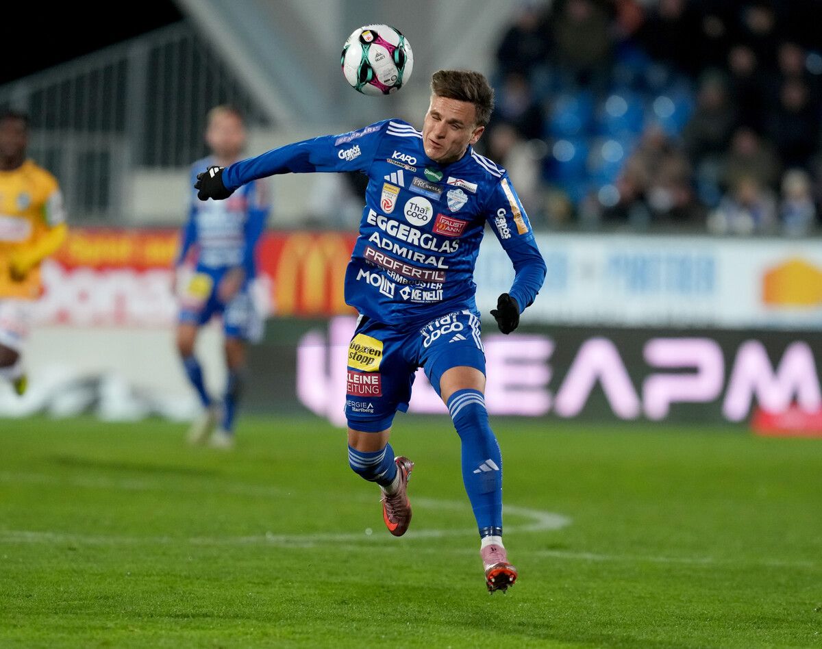 Lukas Fridrikas soll vor dem Elfmeterfoul unerlaubt das Spielfeld betreten haben.⇒GEPA