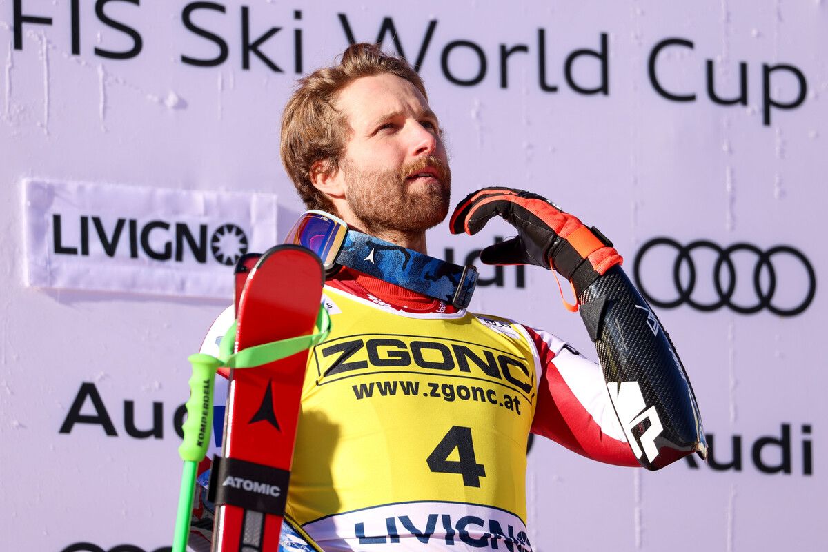 Marco Schwarz feiert seinen Sieg beim Premieren-Super-G in Livigno.⇒gepa