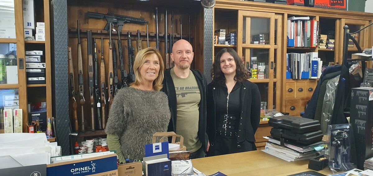 Margot Boss-Deuring, Neo-Inhaber Marco Robl und Rhena Maier im Geschäft in der Bregenzer Maurachgasse. ⇒wpa