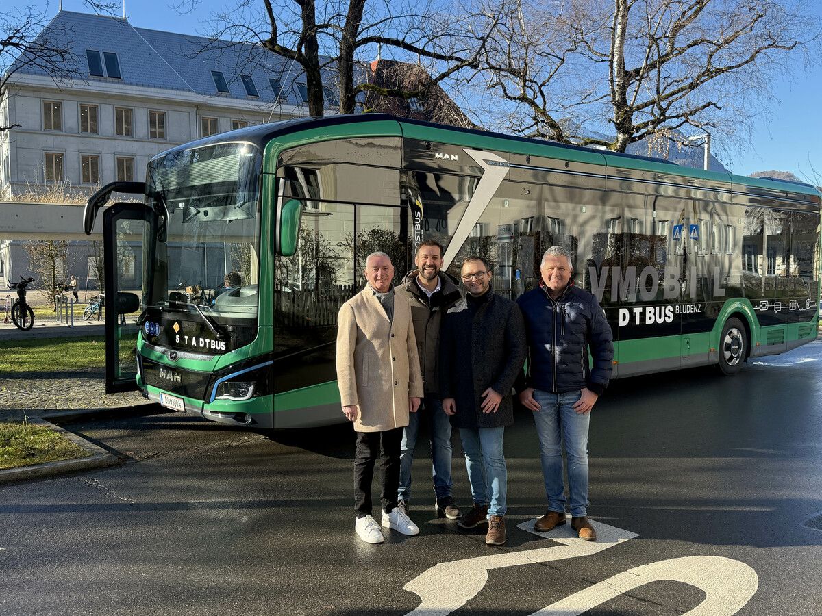 Michael Faast (Geschäftsführer Vorarlberger Verkehrsverbund), Stadtrat Andreas Fritz-Wachter, Bürgermeister Simon Tschann und Karl Thaler (Umwelt- und Mobilitätsabteilung der Stadt Bludenz).