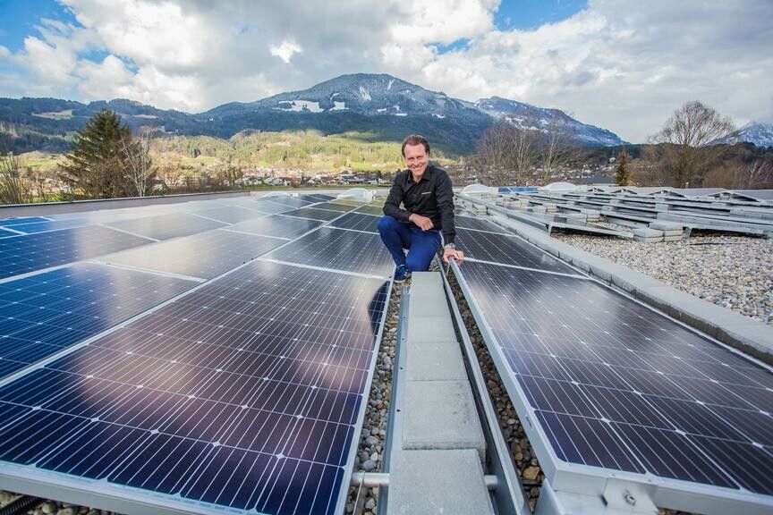 Mit der Idee für PV-Befestigungen und der Digitalisierung seines Unternehmens gelang der Durchbruch. ⇒VN/Steurer