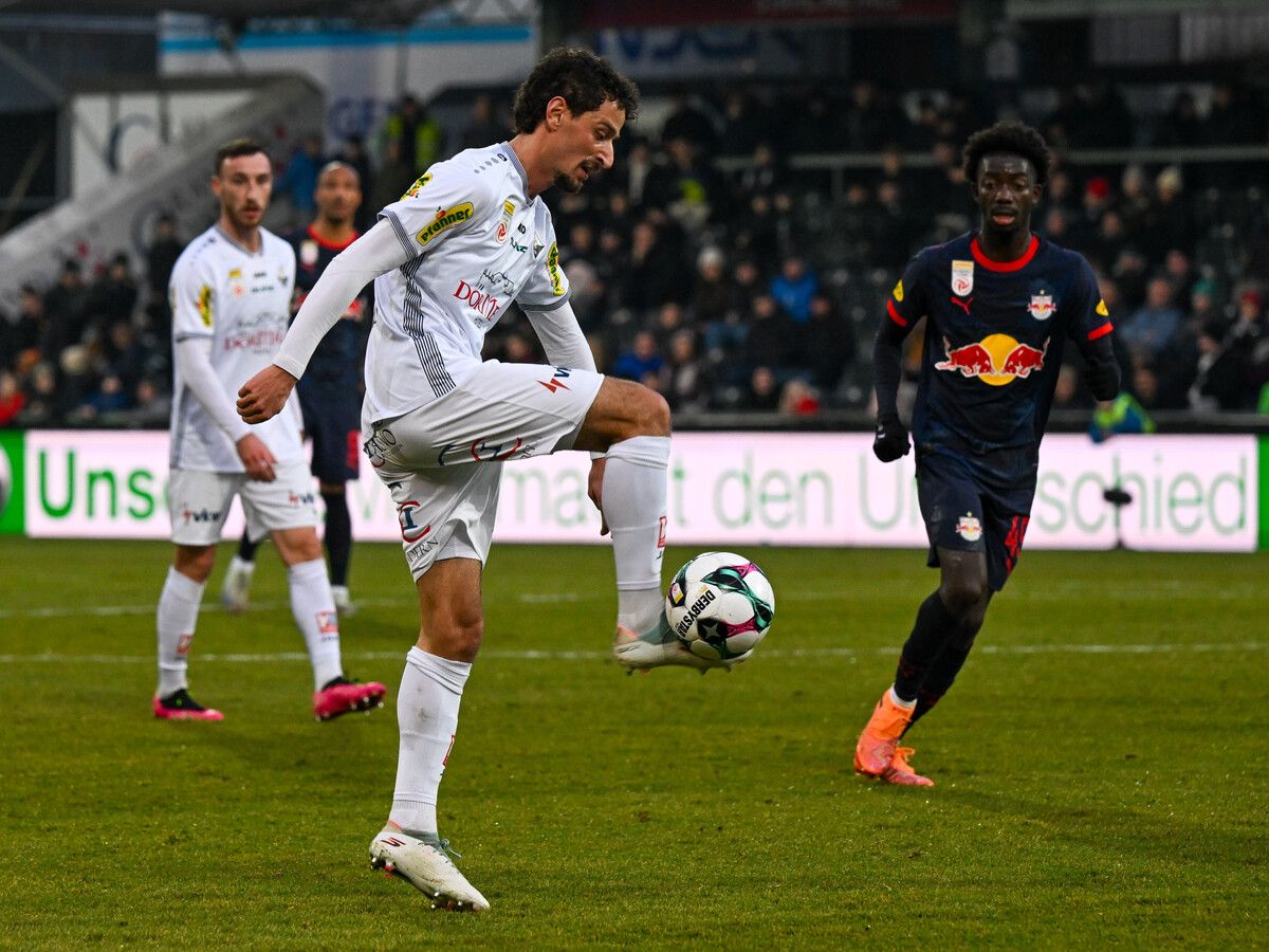 Nach drei Monaten feierte Vesel Demaku sein Comeback. Damit schaffte es der 25-Jährige früher als erwartet zurück auf den Fußballplatz.⇒gepa