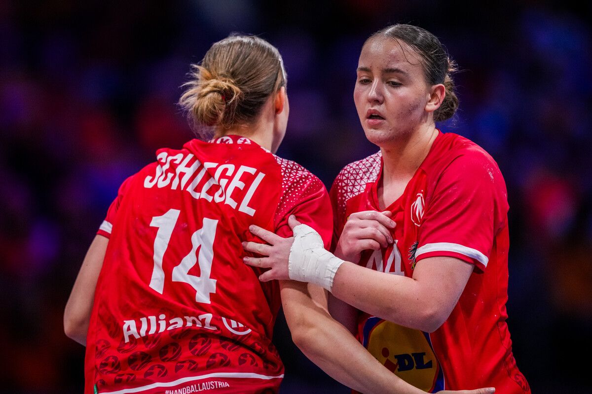 Nora Leitner (rechts), Klara Schlegel und Co. fahren ohne Erfolgserlebnis in der WM-Hauptrunde nach Hause.⇒gepa