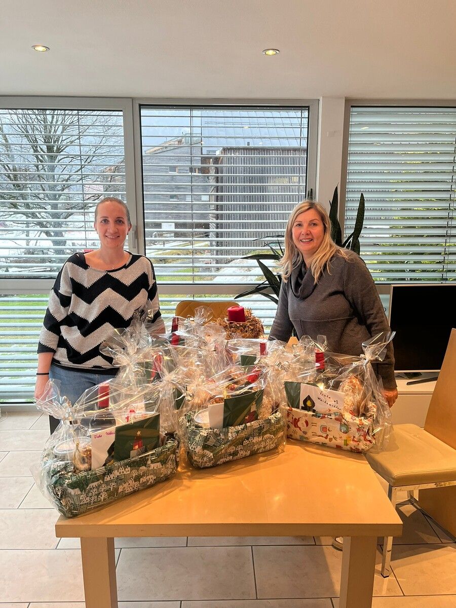 Organisiert und koordiniert wird die Aktion „Weihnachtskiste“ vom familieplus-Team beider Gemeinden. V. l.: Jana Vollstuber (Bürserberg) und Selma Kegele (Brand).⇒ Gemeinde Bürserberg