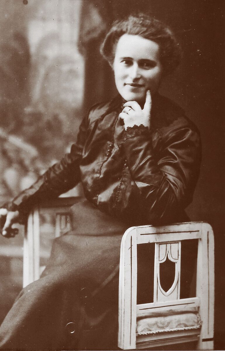 Philomena Schuler um 1920 vor ihrer Verheiratung.