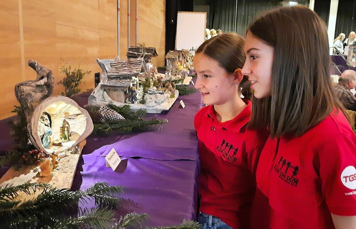 Pia und Rosa (Bucher Jungmusik „Kids on Dur“). ⇒Michel Hannes Stocklasa