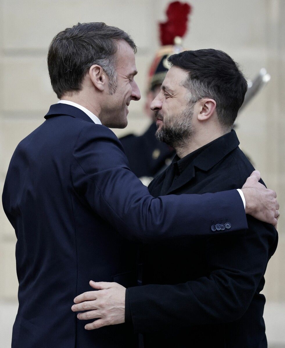 Selenskyj wurde von Macron herzlich empfangen.⇒AFP