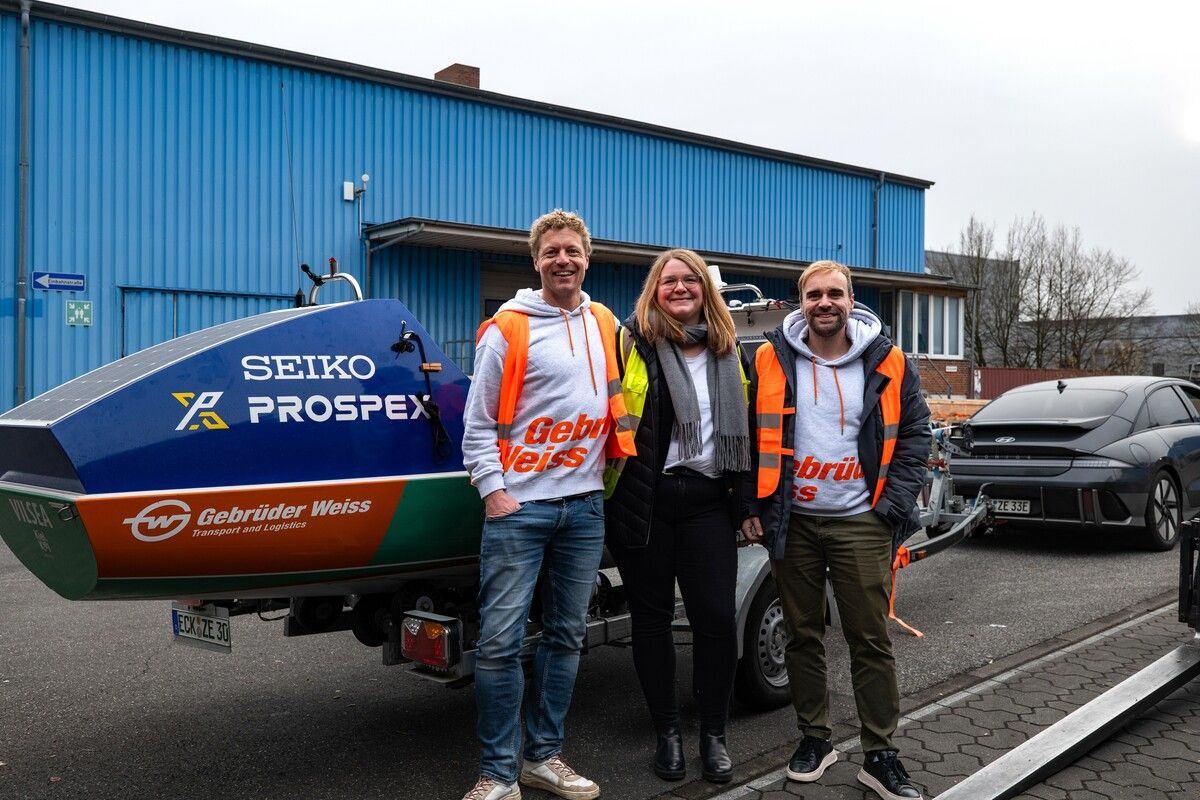 Solo-Mission Nach dem Abbruch seiner Atlantik-Überquerung ist das speziell angefertigte Stand-Up-Paddle-Board (SUP) des Kieler Extremsportlers Michael Walther wieder in Deutschland angekommen. Gebrüder Weiss organisierte den Rücktransport per Seefracht von Fuerteventura nach Hamburg – klimaneutral. ⇒GW