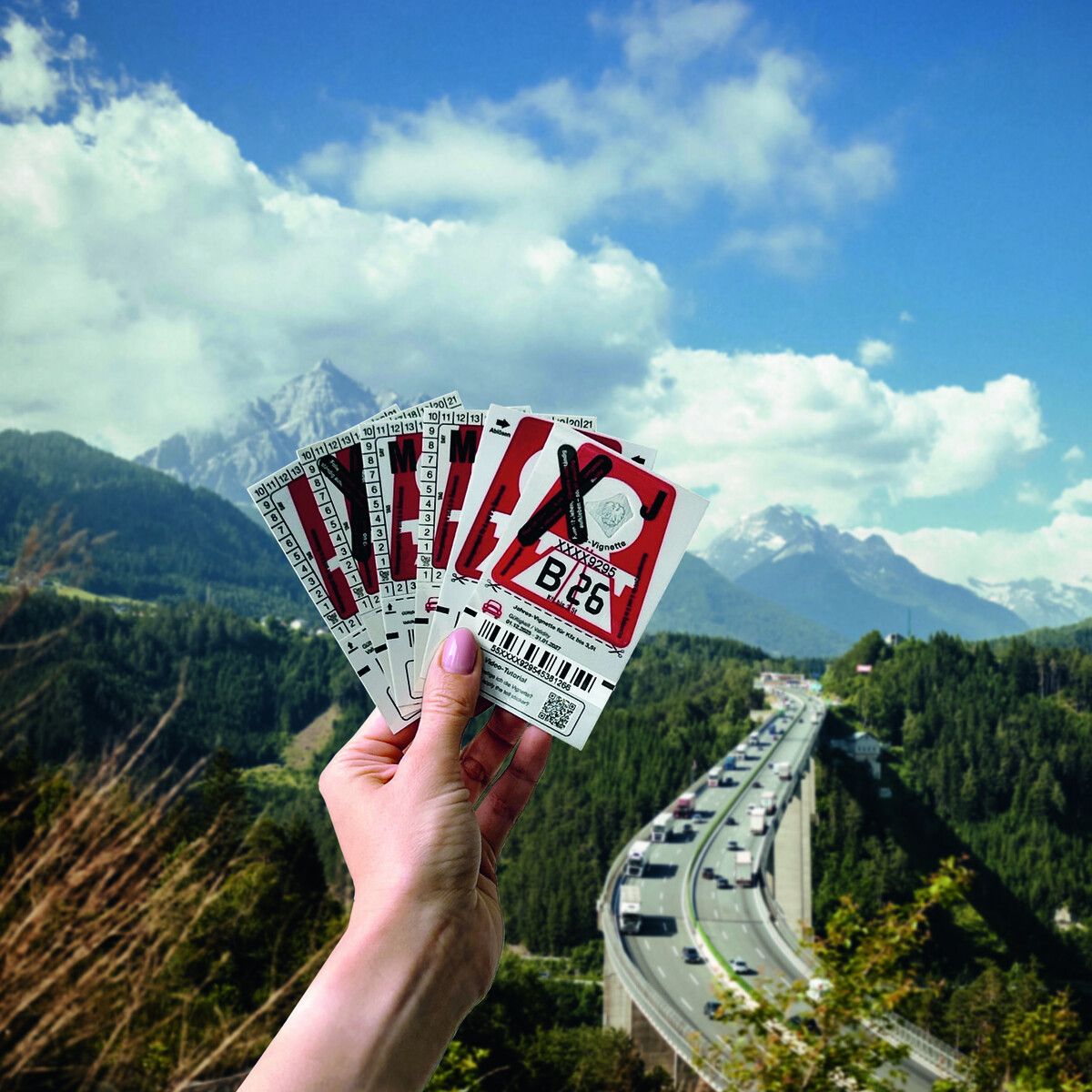 Spätestens mit 1. Februar 2026 muss die Vignette in Feuerrot geklebt sein oder alternativ die Digitale Vignette vorliegen. ⇒Asfinag