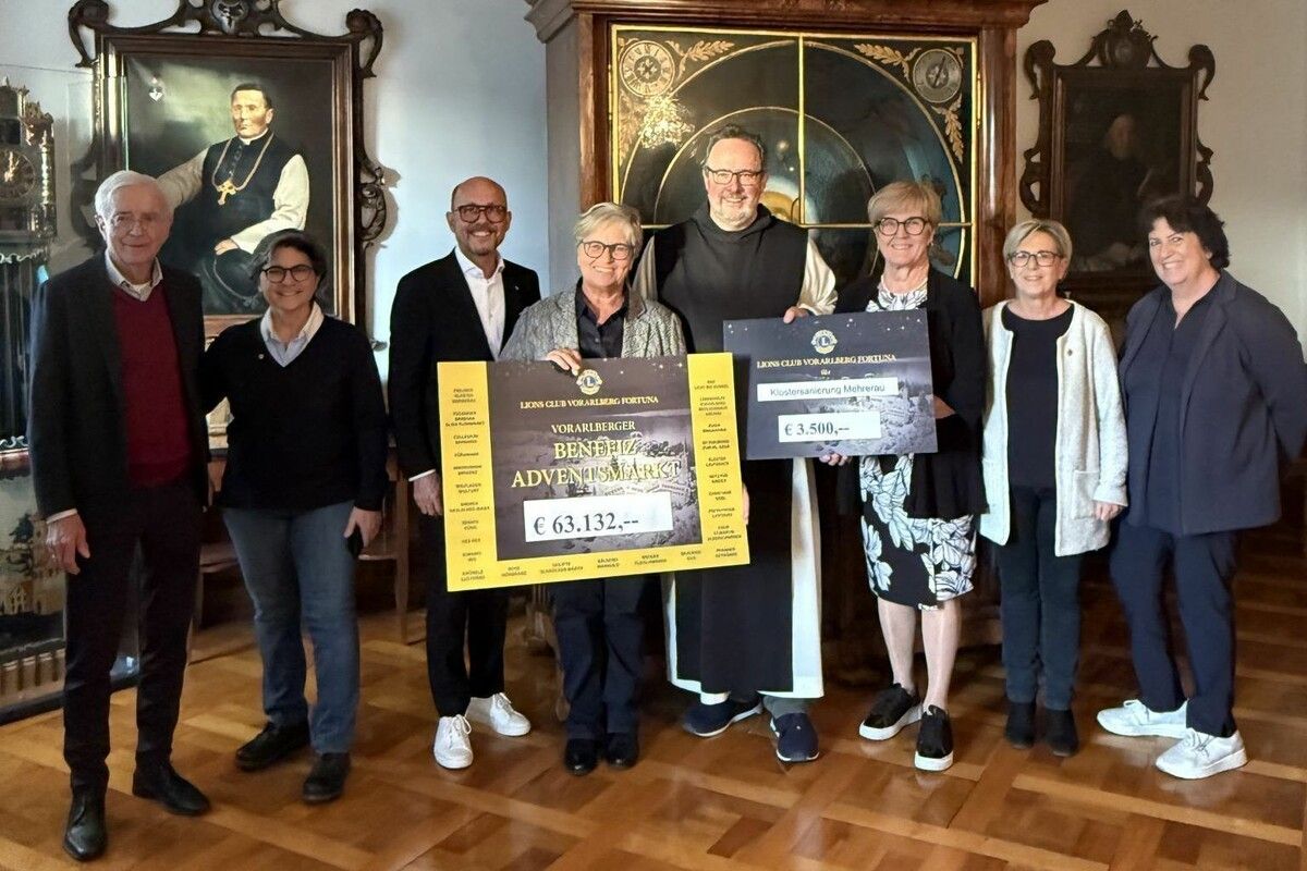 Symbolische Bekanntgabe der Erlössumme. ⇒Hans-Peter Schuler