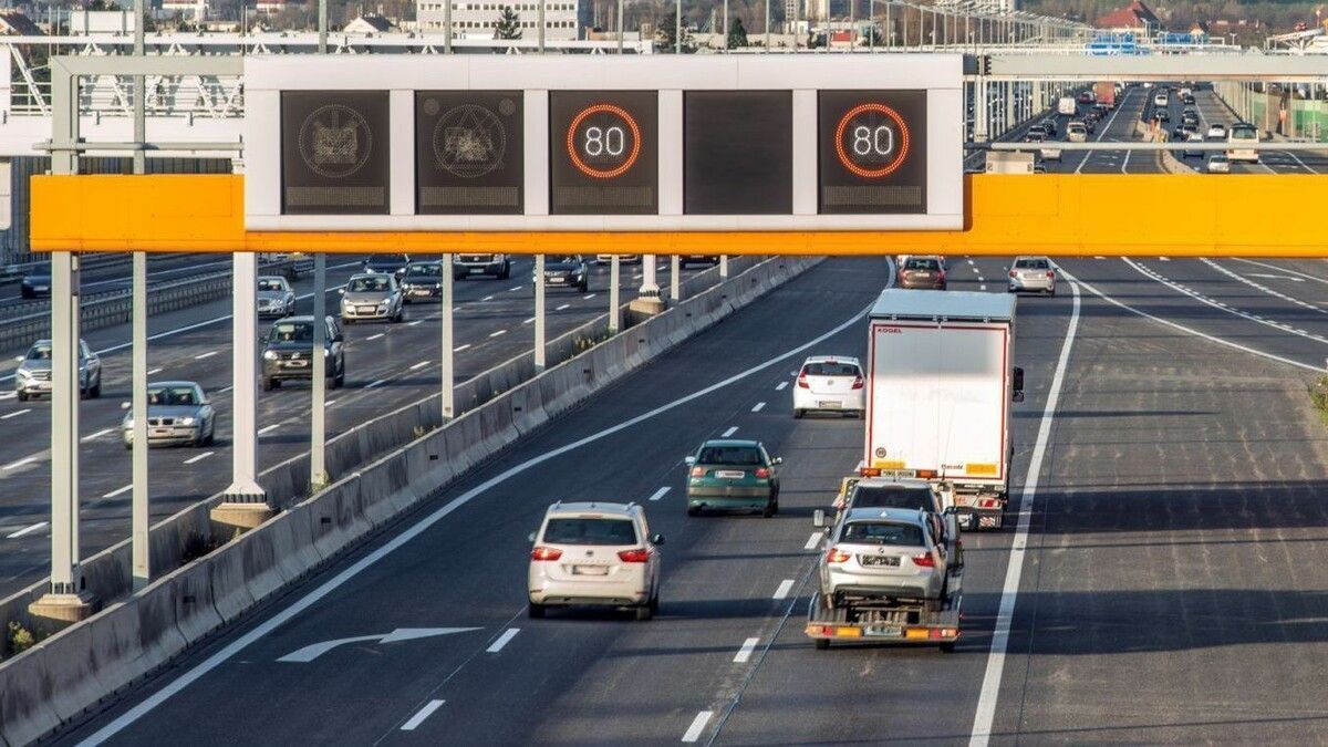 Telematische Anlagen wie hier bei der Südeinfahrt nach Wien sind bei der Asfinag weit verbreitet. ⇒Asfinag/Froese