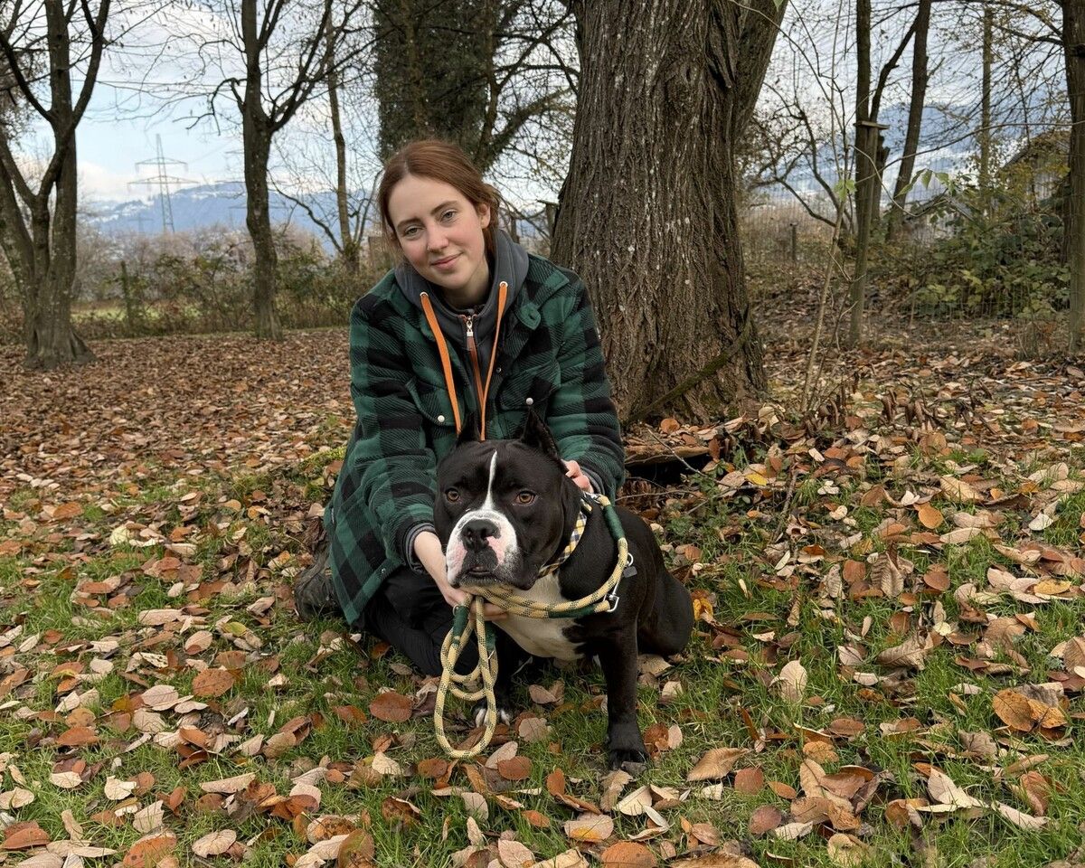 Tierpflegerin Alina genießt die gemeinsame Zeit mit Rocky, bis er ein neues Zuhause gefunden hat. TSH