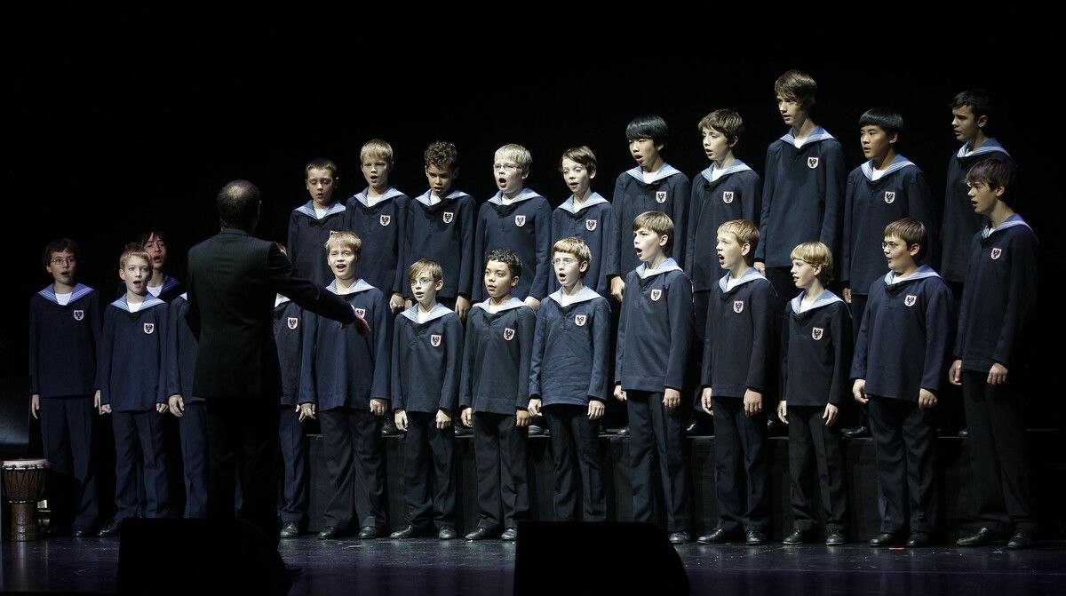 Unter der Leitung ihres Kapellmeisters Niccolò Morello präsentierte der Schubertchor ein Programm unter anderen mit Melodien von Johann Strauss. ⇒APA/GEORG HOCHMUTH