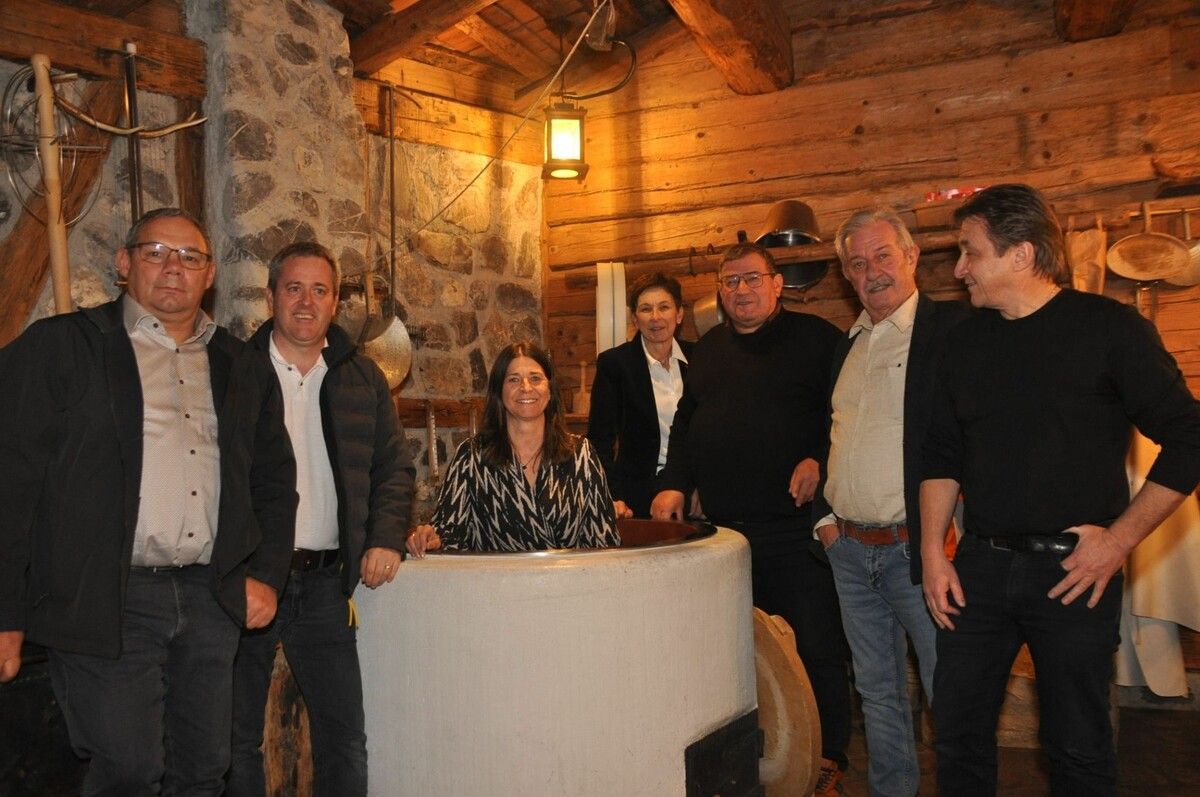 V. l.: Die Bürgermeister Stefan Nigsch, Erich Kaufmann, Alexandra Martin, Obfrau Andrea Schwarzmann, Bürgermeister Willi Müller, Alwin Müller und Werner Konzet.⇒hab