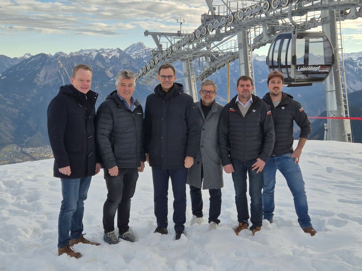 V. l.: Landesstatthalter Christof Bitschi, Bürserbergs Bürgermeister Fridolin Plaickner, Landeshauptmann Markus Wallner, Brandner Bürgermeister Klaus Bitschi, Geschäftsführer der Brandnertaler Bergbahnen Michael Domig und Betriebsleiter Davig Hagspiel. ⇒