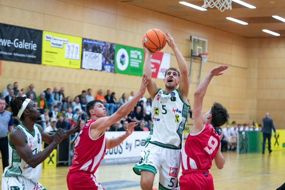 Valentin Pils (r.) und Aris Bissokot (l.) zeigten sich für 65 der 94 Lions-Punkte beim Heimsieg gegen Mattersburg verantwortlich.⇒VN/STiplovsek