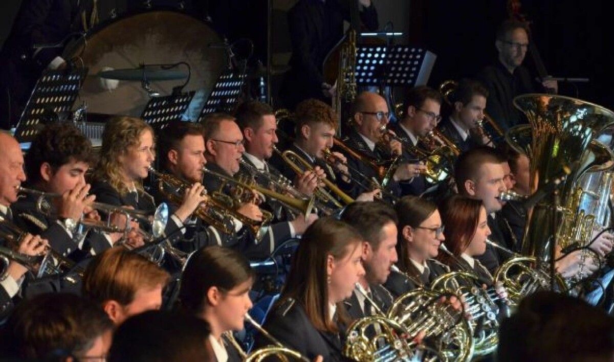 Vielbeschäftigt ist am verlängerten Wochenende die Bürgermusik Lauterach, die am Samstag zum Cäcilien-Konzert einlädt und am Montag mit einem Adventbläser-Ensemble einen Auftritt beim Adventmarkt hat. ⇒peter strauss