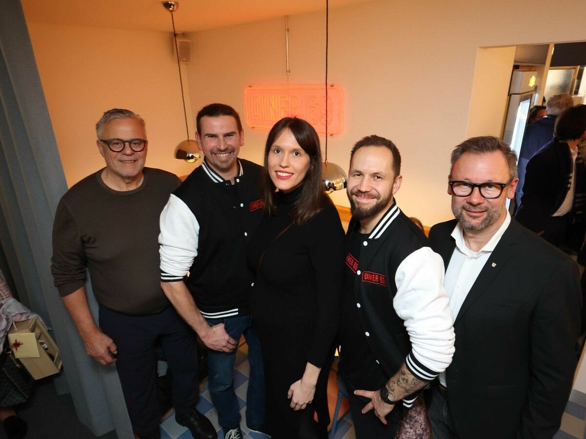 Vizebürgermeister Roland Frühstück, Lukas Buttazoni, Chiara und Bruder David Friedl und Stadtrat Robert Vögel.⇒Arno Meusburger