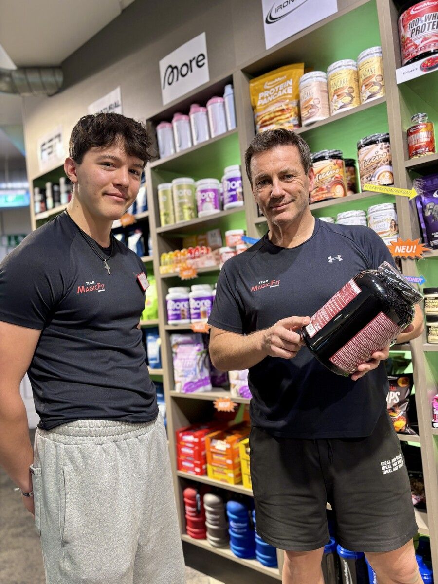 Warenkunde für Sport-Supplements: Felix mit Ausbildner Andreas Gstach.