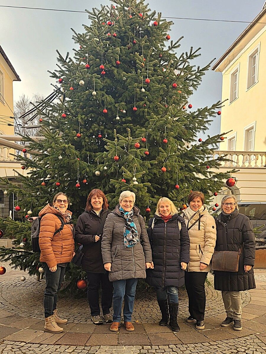Weihnachtsmarkt, Glühwein und Lichterwelt – der Besuch in Innsbruck war für Vorarlberg 50Plus Hohenems ein voller Erfolg.⇒ 50Plus Hohenems