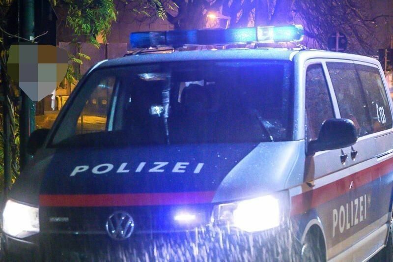 Wieder war in Lustenau ein Großeinsatz der Polizei vonnöten.⇒symbol/apa