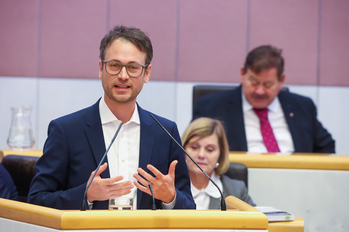 „Wir haben geglaubt, unser Leuchtturm im Land sind die Kinder. Aber für Schwarz-Blau ist es der Tunnel.“Daniel Zadra, Klubobmann der Grünen