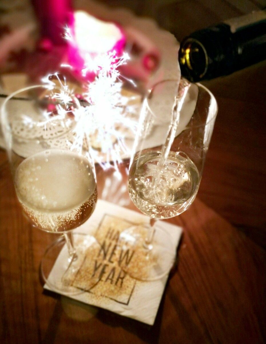 Zu Silvester wird fleißig eingekauft: Im Ranking liegen Kulinarik und Glücksbringer sowie Getränke wie Sekt und Champagner ganz vorne.⇒apa