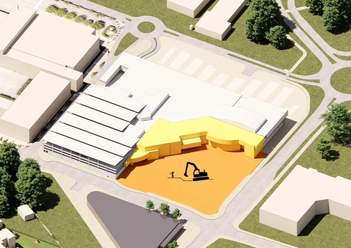 Ab Ostern: Der Parkplatz beim Interspar und die angrenzenden Gebäudeteile (in gelb) werden abgebrochen. FA