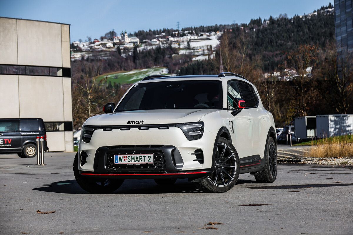 Alle Achtung, Hochspannung! Der Midsize-E-SUV Smart #5 Brabus fällt gleichsam als Kraftriegel über die Stromer-Szene her.⇒vn/steurer