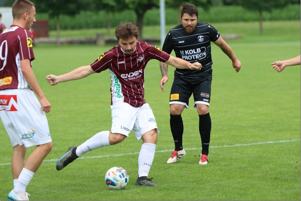 Altenstadt trifft zum Start auf Meiningen.